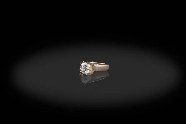 Yellow Gold precious ring male with big diamonds white and black on black background. Good material for article or post. — Stock Photo, Image