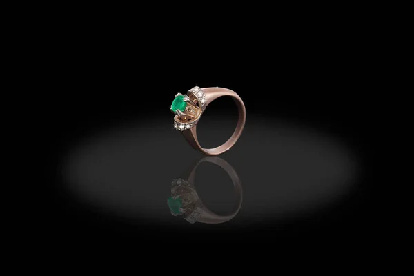 Yello gold precious ring female with diamonds and big emerald on black background. Good material for design jewelery. — Stock Photo, Image