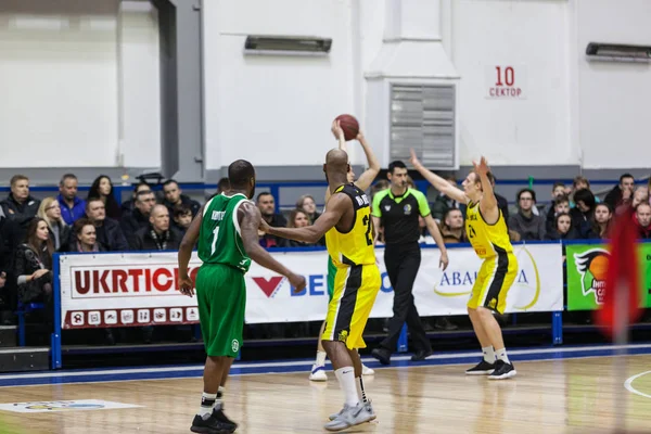 Basketball sport in Ukraine, the active moments of a game. — Stock Photo, Image