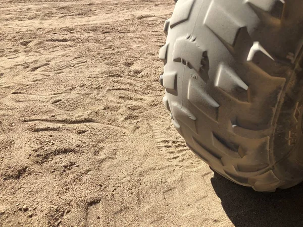 Elements of a motobike for tourist adventures in the desert. — Stock Photo, Image