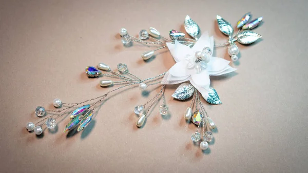 Hochzeit Haarspange, Schmuck mit Perlen und Accessoires. — Stockfoto