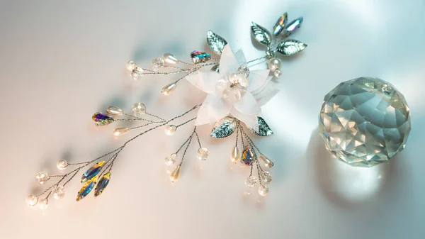 Hochzeit Haarspange, Schmuck mit Perlen und Accessoires. — Stockfoto
