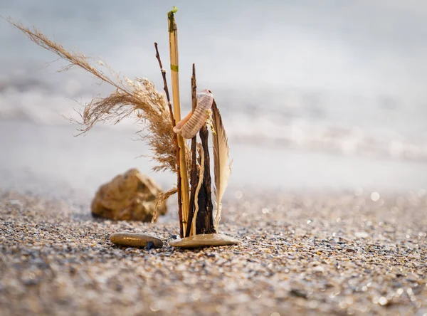 Meeresinstallation Auf Sand Symbolisiert Zen Harmonie Gleichgewicht Positive Energie Ozean — Stockfoto