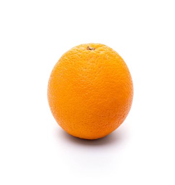 Doğal Meyve Portakalı beyaz izole edilmiş, yukarıdan manzaralı. Sağlıklı beslenme için vitamin açısından zengin bir meyve..