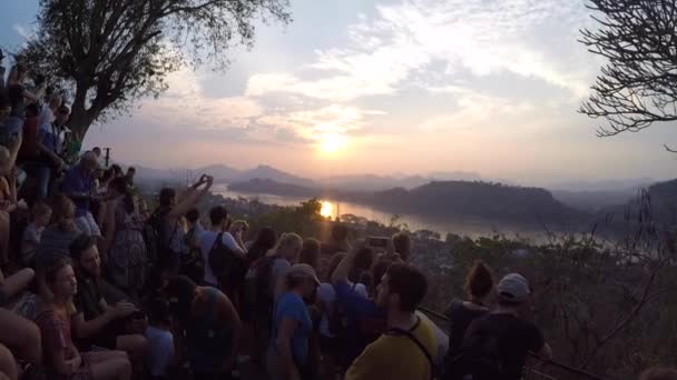 Luang Prabang Laos March 2018 Viewpoint Sunset Mekong River Wat — Stock Video