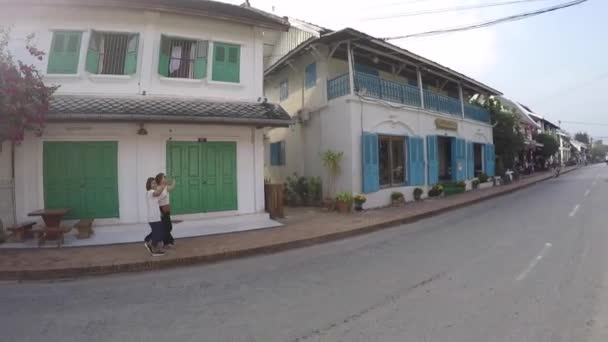 ルアンパバーン ラオス 2018 ルアンパバーンの旧市街 それはそのヌメロのよく知られています ルアンパバーンの町 2018 日ラオス — ストック動画