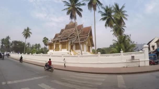 Луанг Прабанг Лаос Марта 2018 Года Streetview Храм Луанг Прабанг — стоковое видео