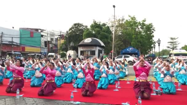 Nakhonratchasima Thailand Marzo 2018 Gente Balla Thai Thao Suranaree Monument — Video Stock