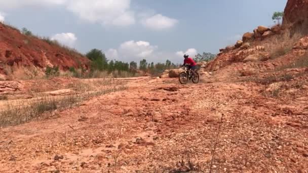 Extreme Mountain Biking Dirt Trail — Stock Video
