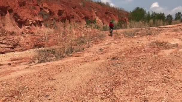 Vtt Extrême Sur Sentier Terre — Video