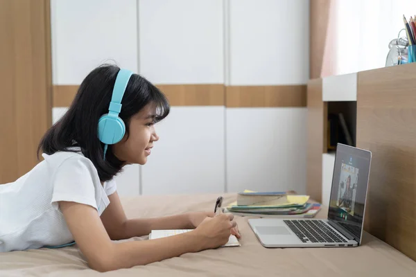 Asian Girl Studying Homework Online Lesson Home Social Distance Online — Stock Photo, Image