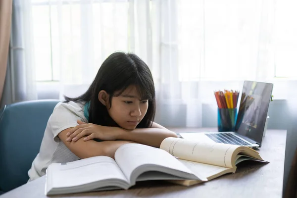 Ragazza Asiatica Che Studia Compiti Casa Lezione Online Casa Concetto — Foto Stock