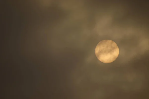 Full Moon Faded Clouds — 图库照片