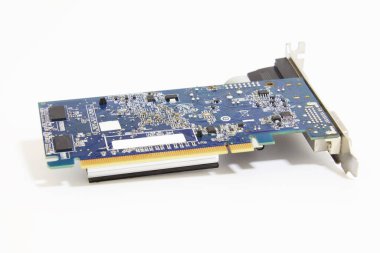 Beyaz arkaplan üzerindeki Bilgisayar grafik kartını kapat (vga kartı)