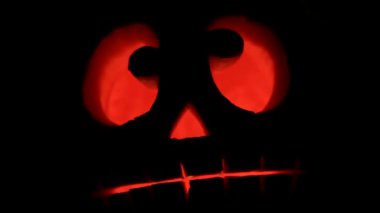Karanlıkta yanan kabak Jack o'latern