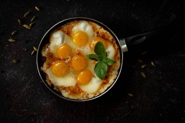 Mısır Shakshuka 'sı, Domates soslu sahanda yumurta.