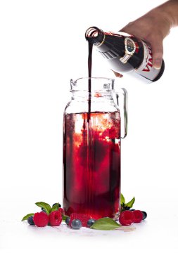 Suudi Arabistan İçeceği, Vimto, Ramazan ayının en popüler içeceği. 