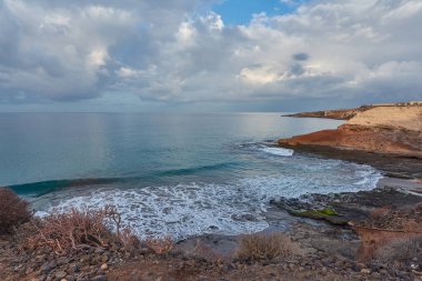 Caleta de Adeje, Tenerife 'deki sahil manzarası