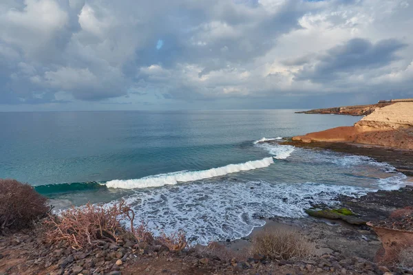 Caleta de Adeje, Tenerife 'deki sahil manzarası