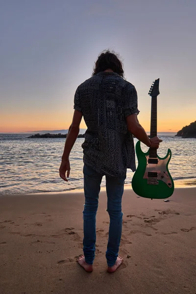 Boy with electric guitar on the beach in Tenerife, Canary Islands, Spain — Stock Photo, Image