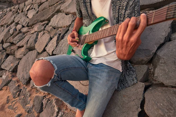Boy with electric guitar on the beach in Tenerife, Canary Islands, Spain — Stock Photo, Image