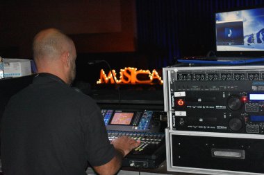 bir müzik programında ses tablosu