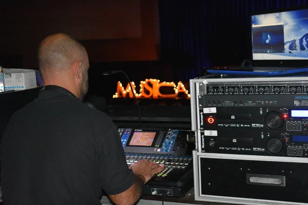 bir müzik programında ses tablosu