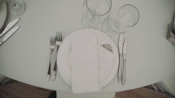 食物用具在桌子上 — 图库视频影像