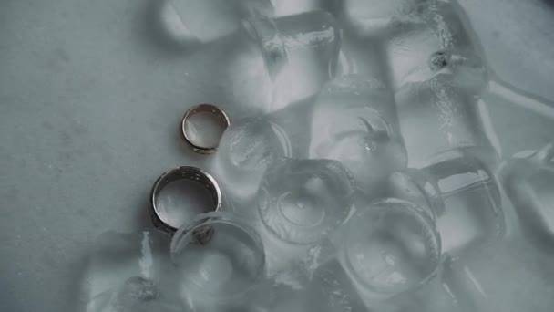 Los Anillos Para Boda Están Hielo — Vídeos de Stock