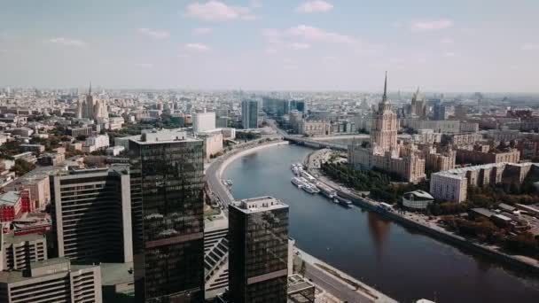 Stadt aus der Vogelperspektive. Moskau aus der Höhe. — Stockvideo