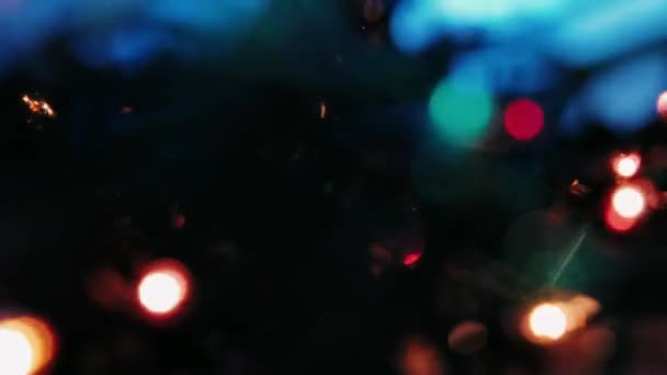 Noel Çelenginden Yılbaşı Işıkları Parlıyor Noel Ağacı Işıklarla Parıldıyor Bulanık — Stok video