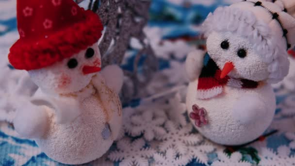 Nieuwjaarsspeelgoed Gelukkige Sneeuwman Met Kerstmis Mooie Witte Sneeuwpop — Stockvideo