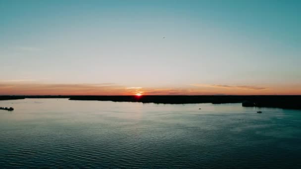 Romantisk Färgglad Solnedgång Vid Havet Solen Går Ner Blå Och — Stockvideo