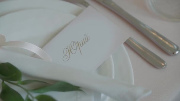 Decoração Uma Mesa Festiva Decoração Mesa Casamento Com Buquês Flores — Vídeo de Stock