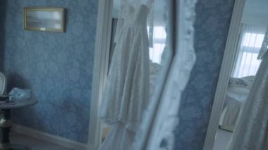 Gelin için lüks gelinlik. Gelin beyaz elbisesi