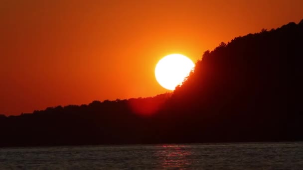 Red Sunsets Sea Sun Touches Horizon Red Sky Yellow Sun — Stock Video