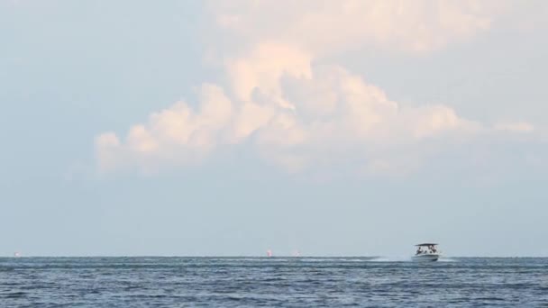 Cielo Con Nubes Cerca Del Mar — Vídeos de Stock