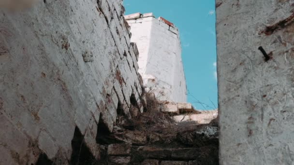 Festungsmauern Federrahmen Alte Mauern Mit Einem Loch Für Kampfmittel — Stockvideo