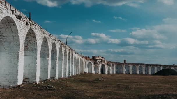 Mura Della Fortezza Cornice Primavera Vecchie Pareti Con Foro Dispositivi — Video Stock