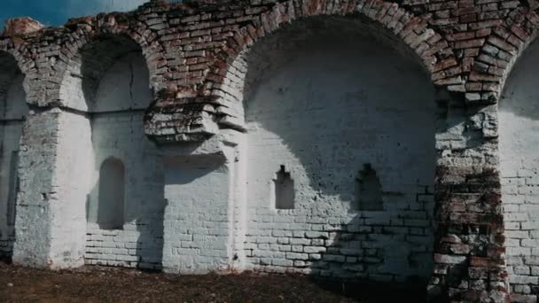 Fästningsmurar Fjäderram Gamla Väggar Med Hål För Stridsutrustning — Stockvideo