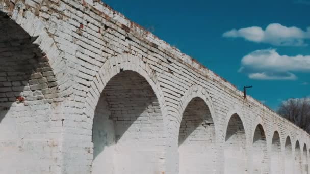 Mura Della Fortezza Cornice Primavera Vecchie Pareti Con Foro Dispositivi — Video Stock
