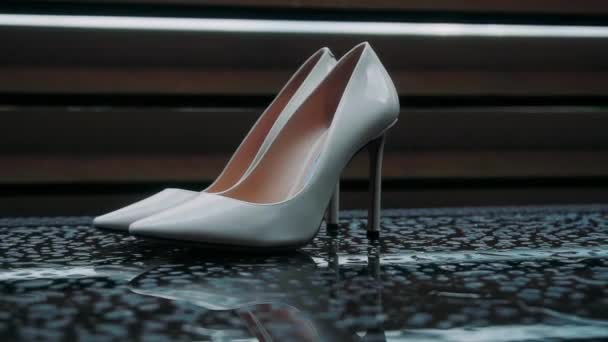Women White Pumps Stand Minimalistic Place — Stock Video