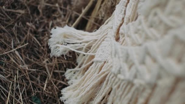 Decoraciones Boho Boda Tejido Ballena Blanca Revoloteando Viento Sobre Fondo — Vídeos de Stock