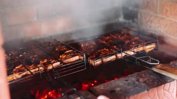 Churrasco Livre Kebabs Fritos Primavera Carne Curada Com Ferro — Vídeo de Stock