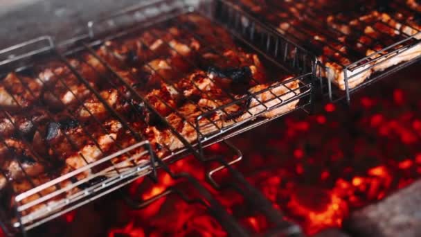 Churrasco Livre Kebabs Fritos Primavera Carne Curada Com Ferro — Vídeo de Stock