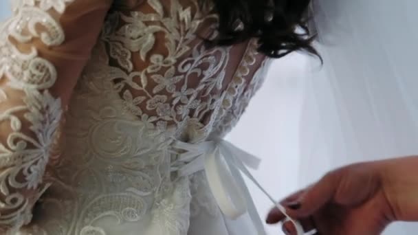 Mulheres Volta Renda Vestido Noiva Mãos Vestido Renda — Vídeo de Stock