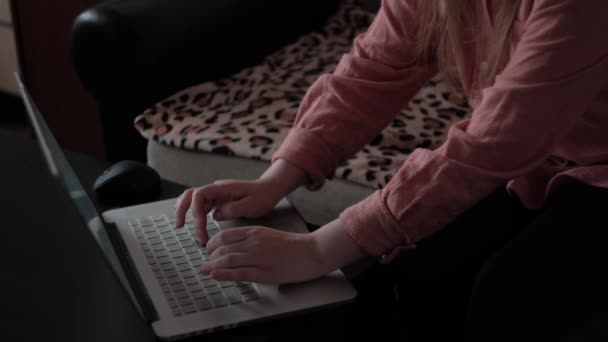 Business Man Hands Type Laptop Keyboard Business Mãos Toque Digitando — Vídeo de Stock
