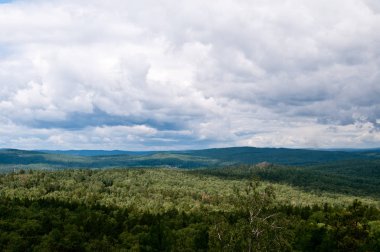 Yazın Ural 'ın engin alanları