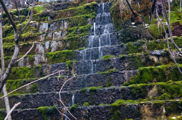 Derretir Agua Que Fluye Través Pasos Piedra — Foto de Stock