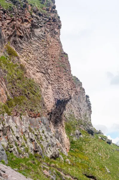 高加索山脉破碎的岩石 — 图库照片
